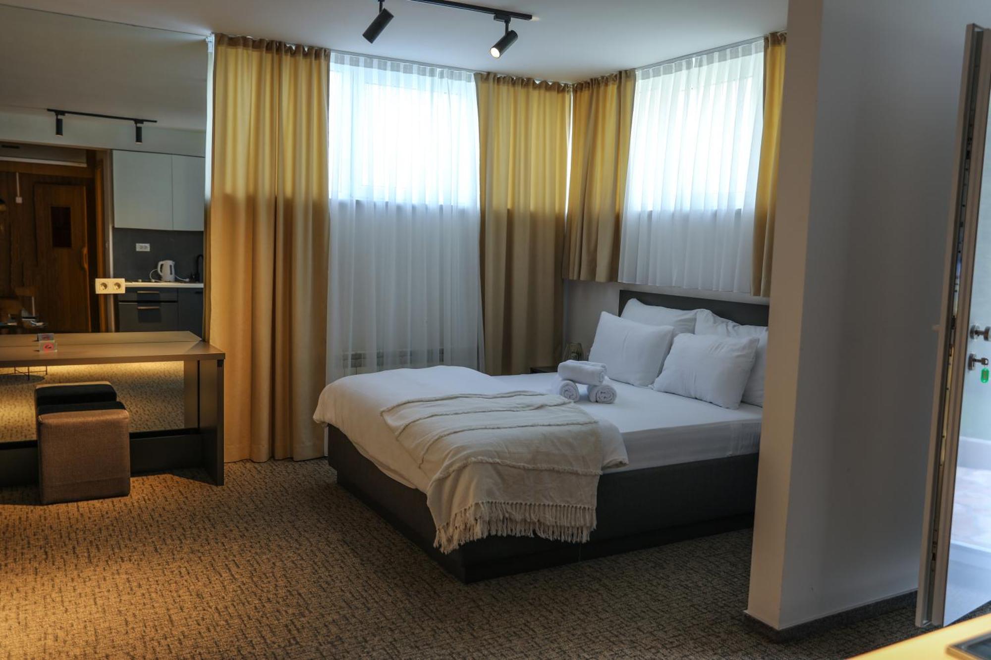 Studio Apartments Visit Point SJJ Esterno foto