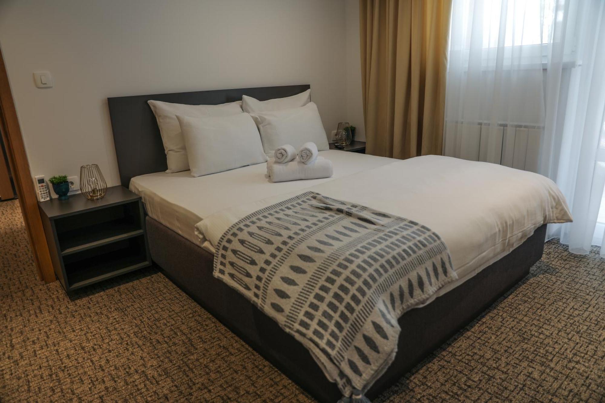 Studio Apartments Visit Point SJJ Esterno foto