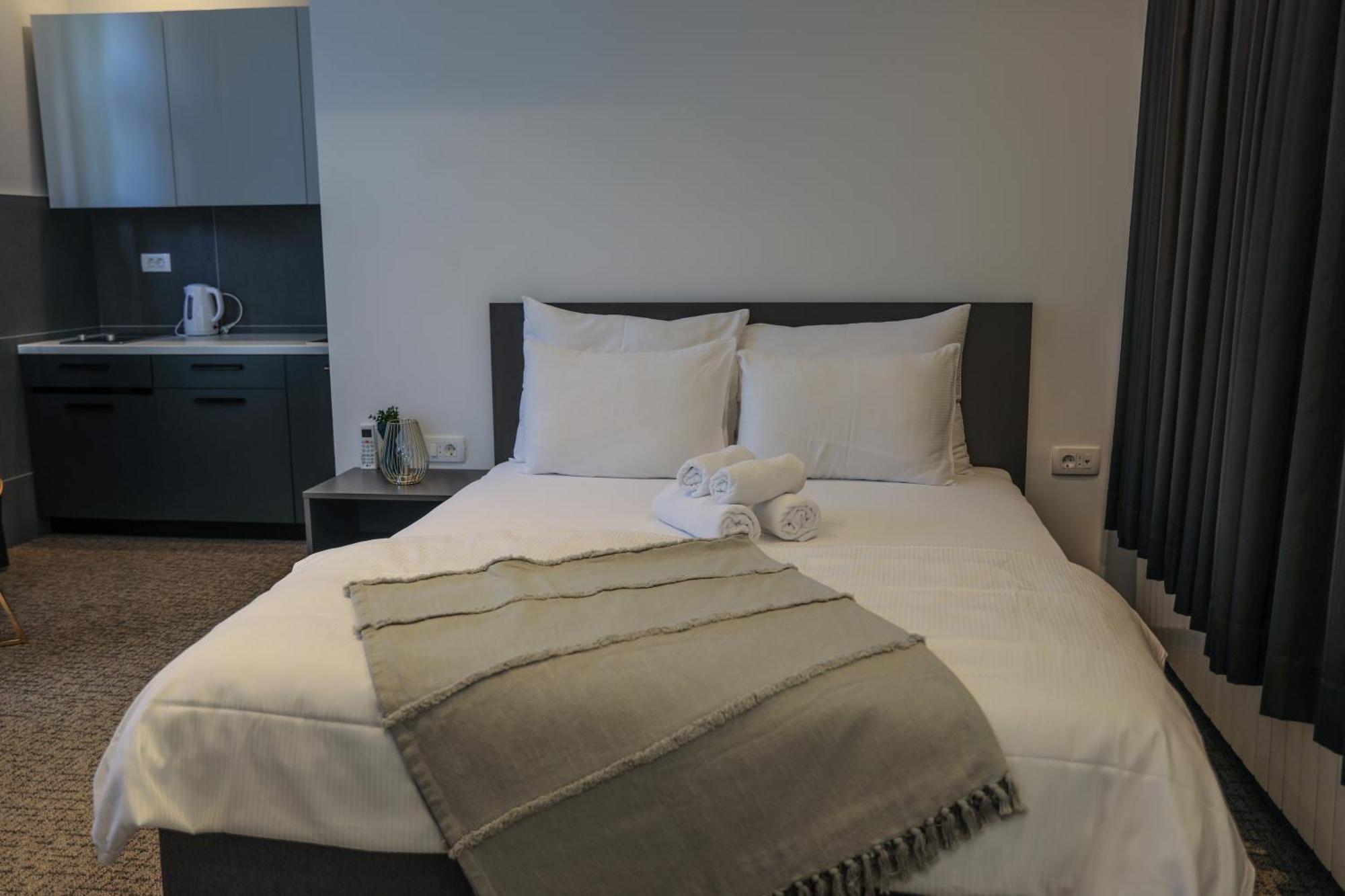 Studio Apartments Visit Point SJJ Esterno foto